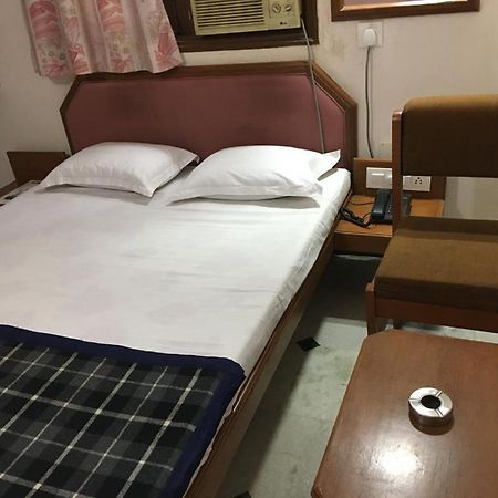 Hotel Grg Vadodara Bagian luar foto