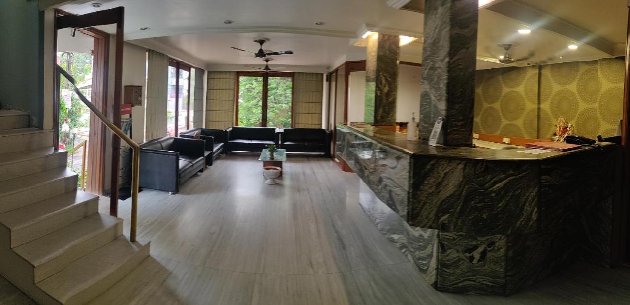 Hotel Grg Vadodara Bagian luar foto