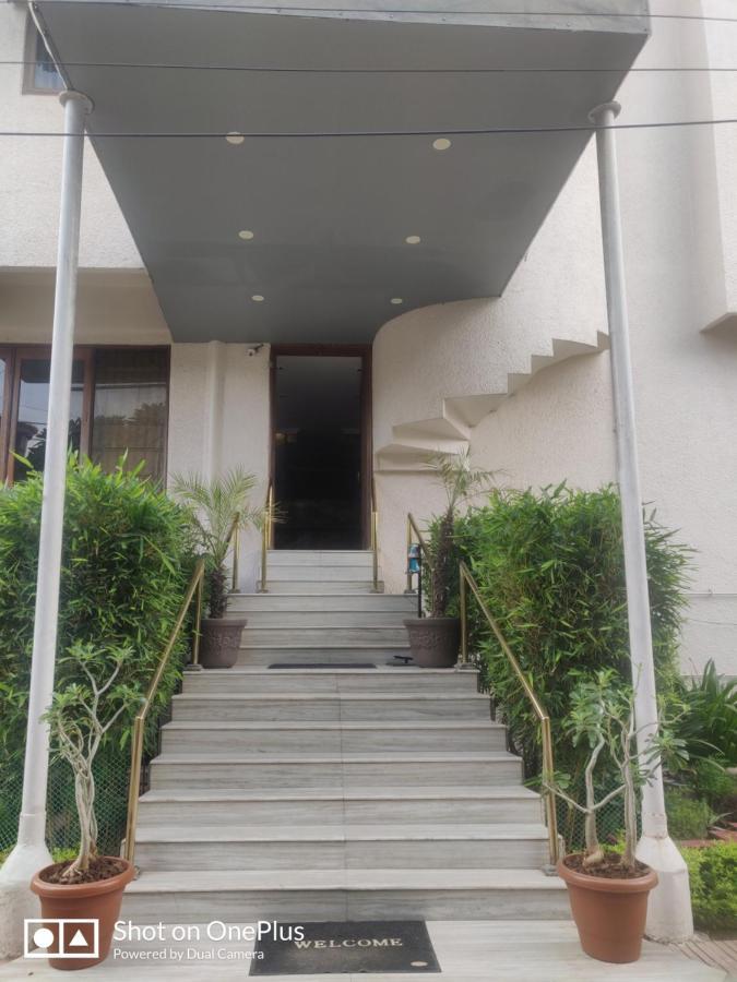 Hotel Grg Vadodara Bagian luar foto
