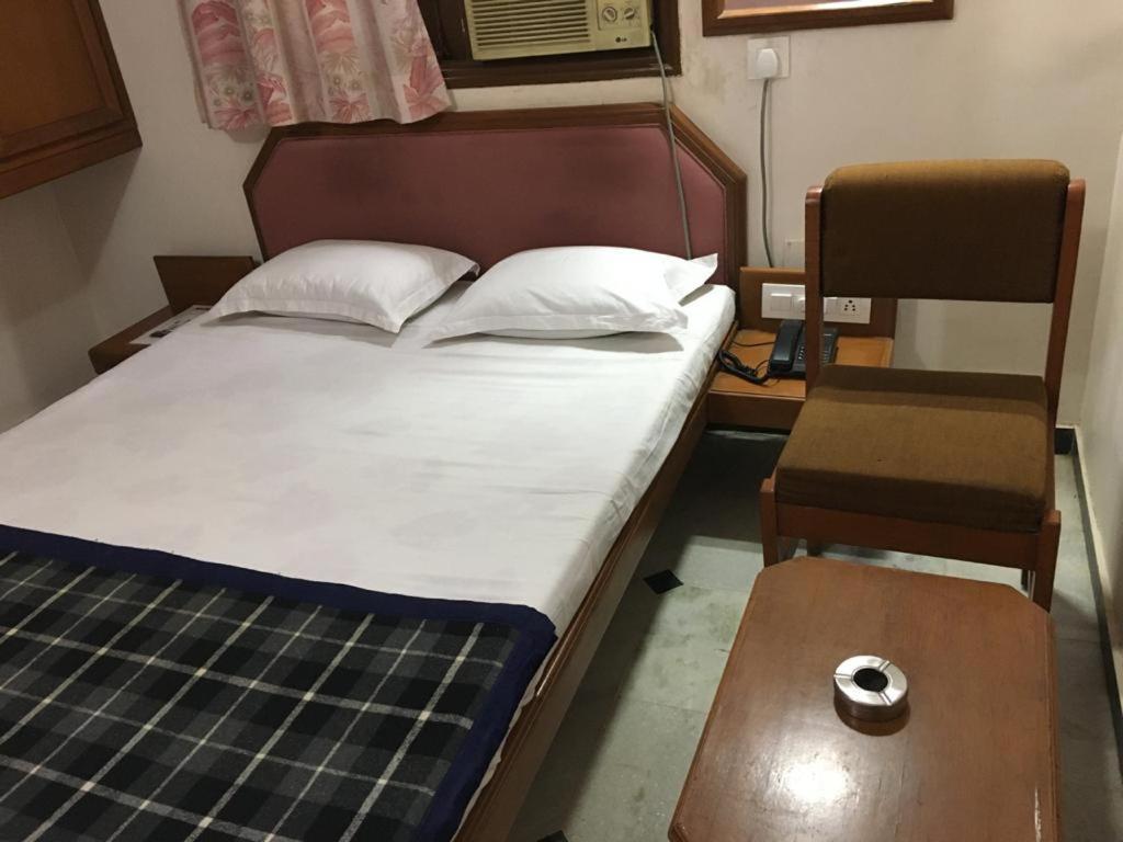 Hotel Grg Vadodara Bagian luar foto