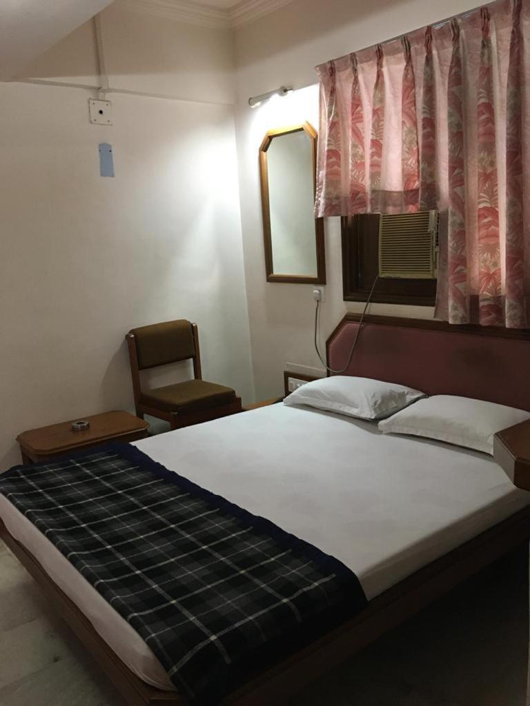 Hotel Grg Vadodara Bagian luar foto