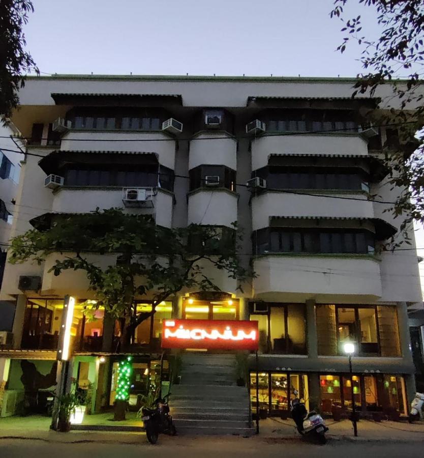Hotel Grg Vadodara Bagian luar foto