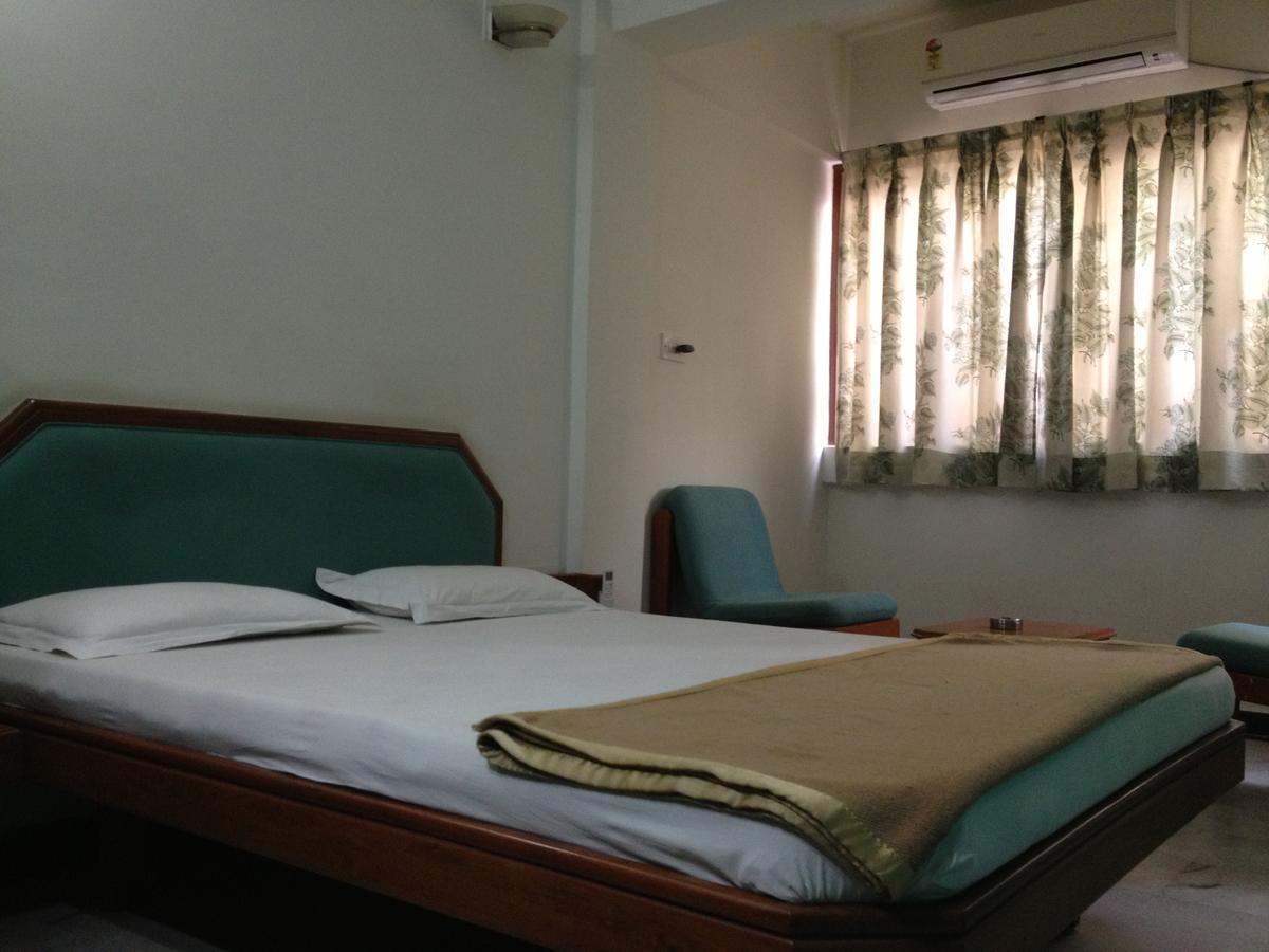 Hotel Grg Vadodara Bagian luar foto