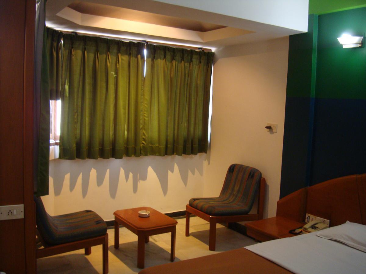 Hotel Grg Vadodara Bagian luar foto