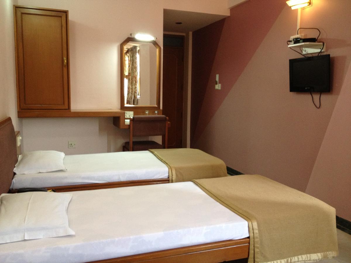 Hotel Grg Vadodara Bagian luar foto