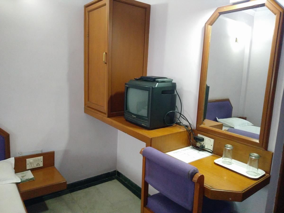 Hotel Grg Vadodara Bagian luar foto
