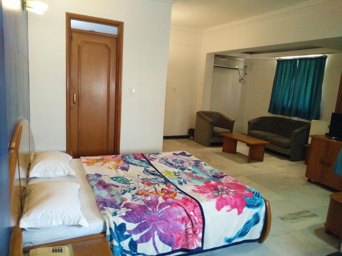 Hotel Grg Vadodara Bagian luar foto