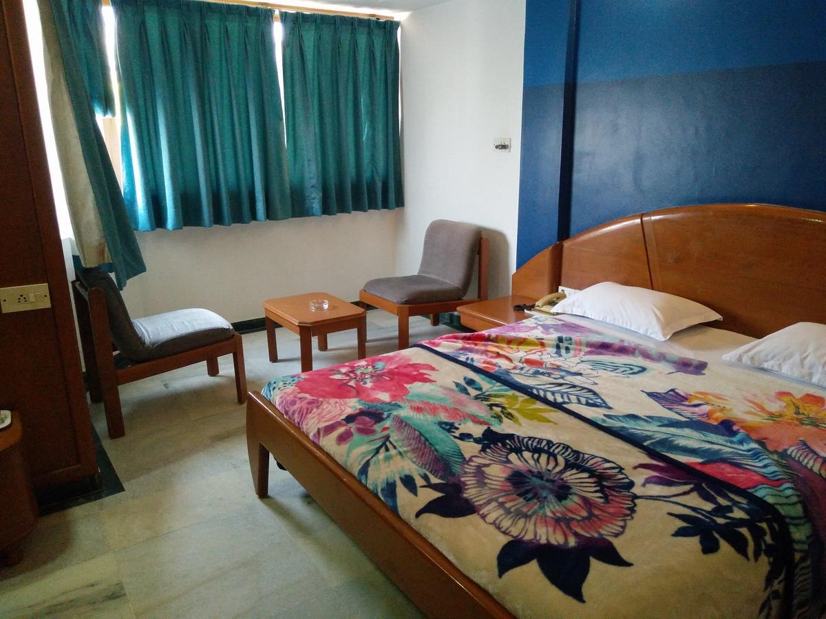 Hotel Grg Vadodara Bagian luar foto