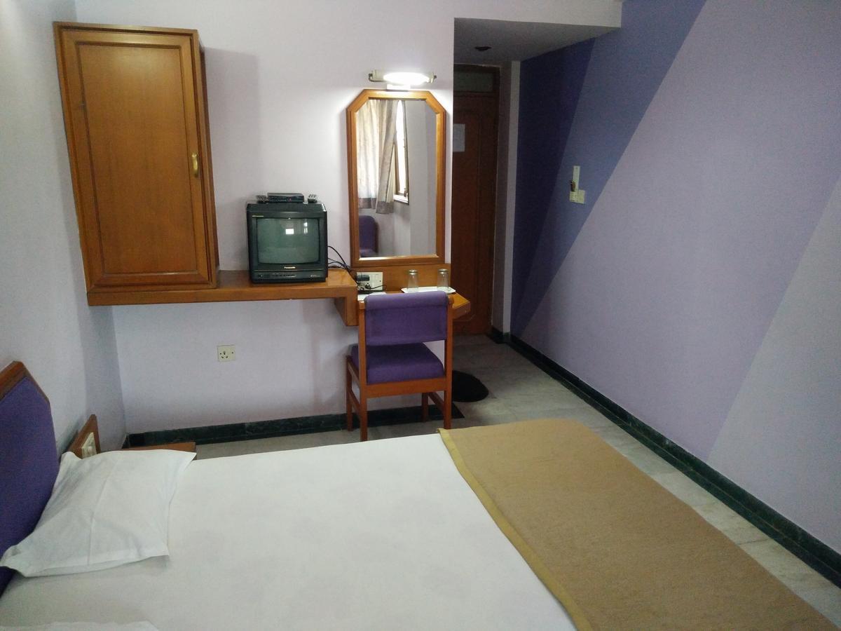 Hotel Grg Vadodara Bagian luar foto