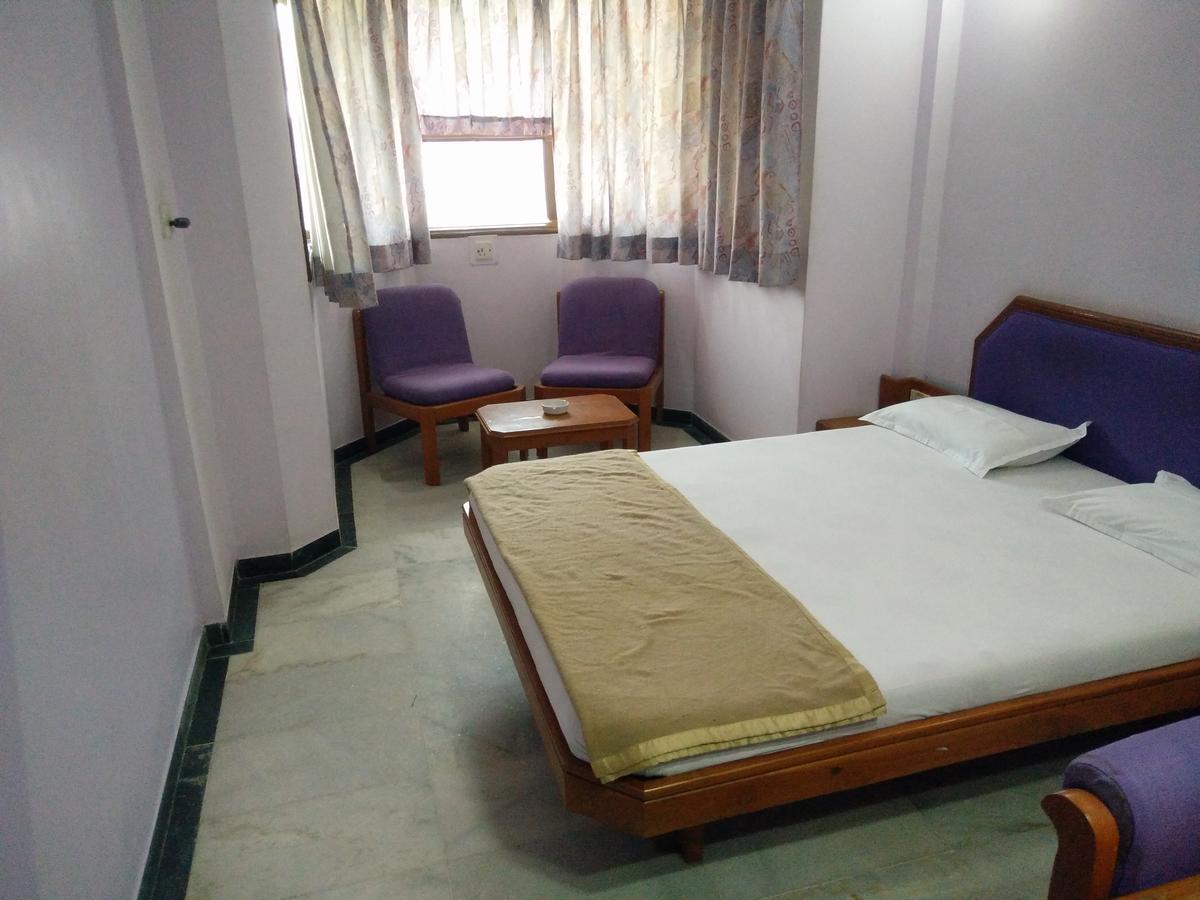 Hotel Grg Vadodara Bagian luar foto