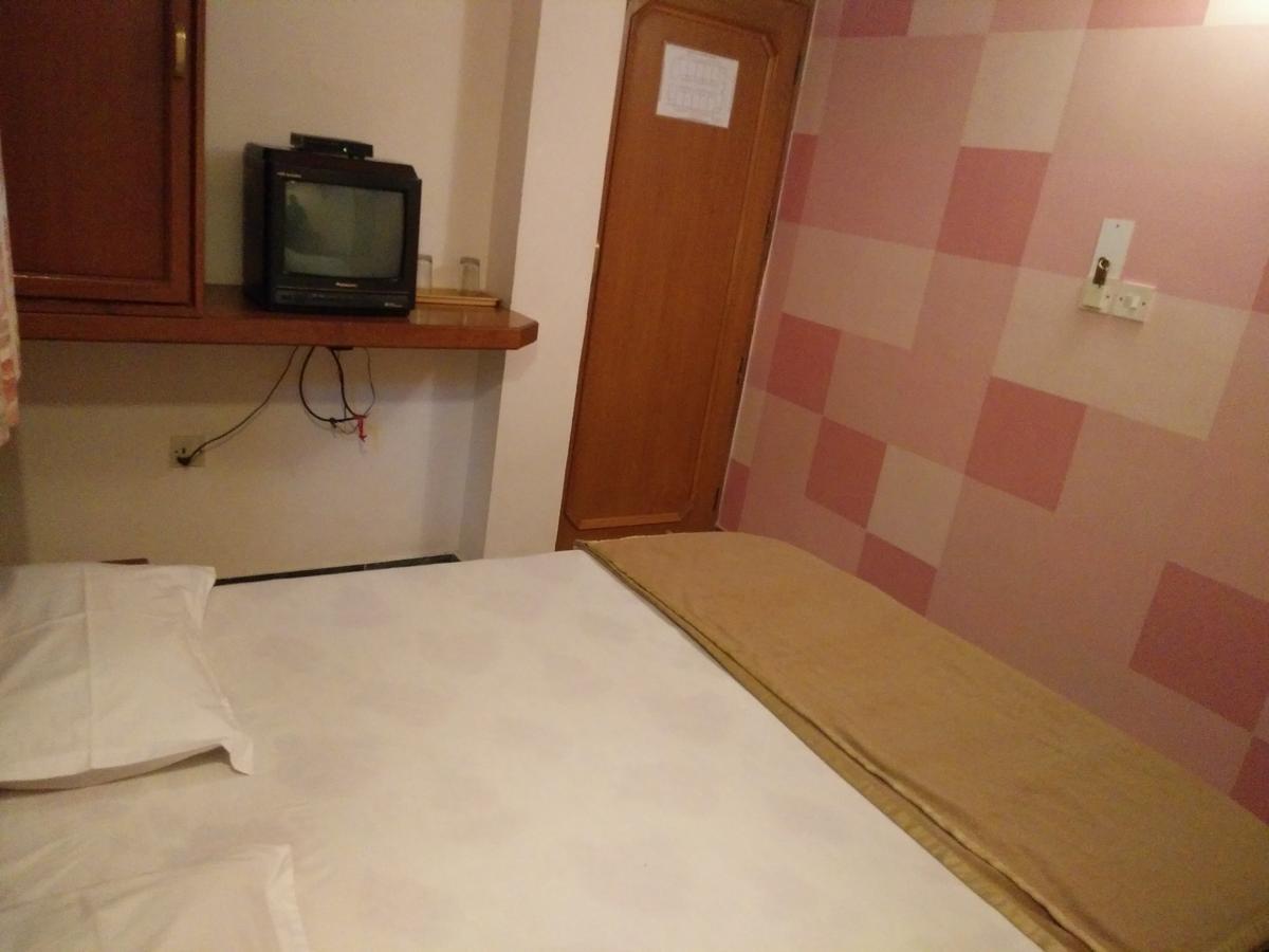 Hotel Grg Vadodara Bagian luar foto