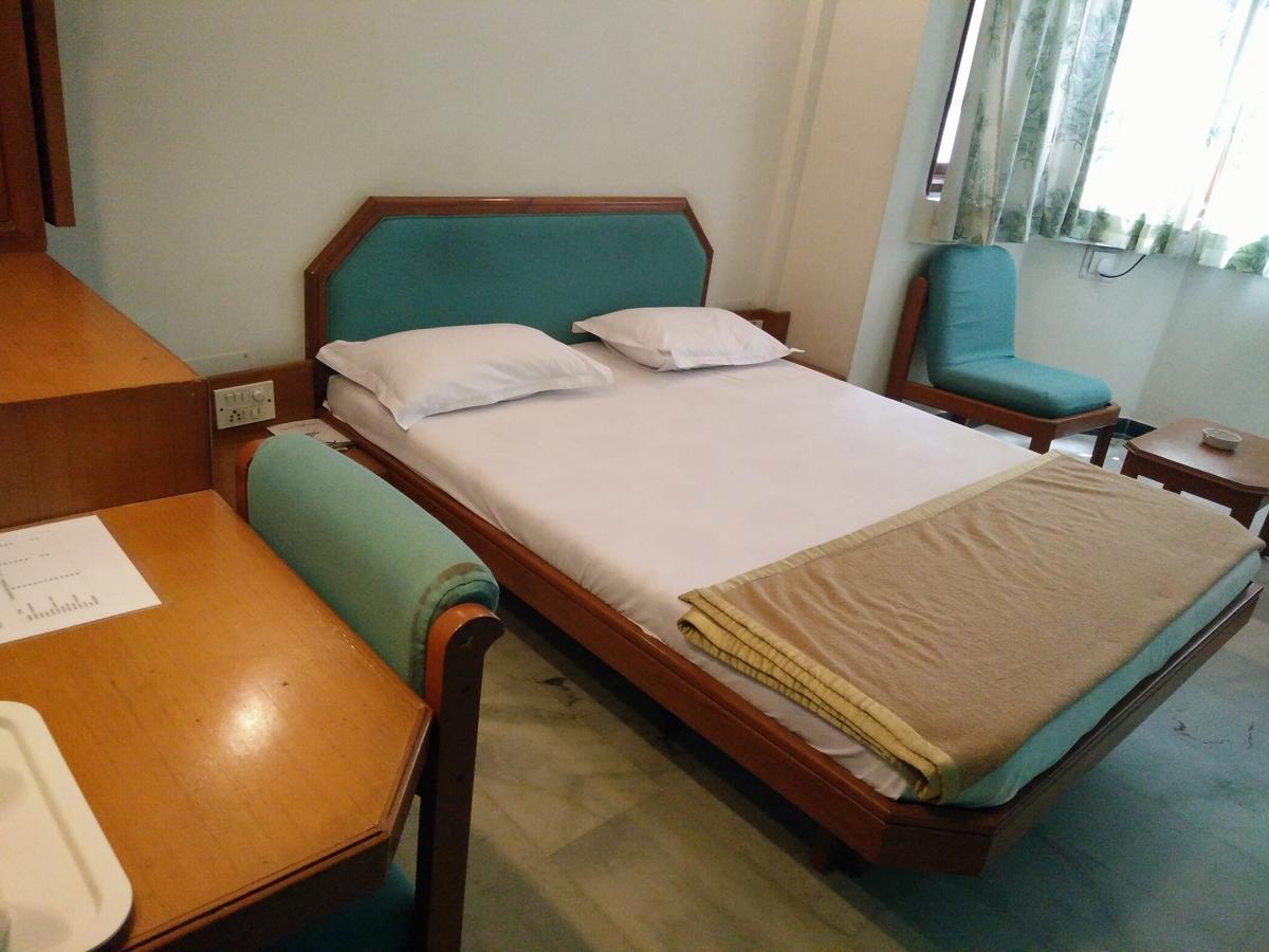 Hotel Grg Vadodara Bagian luar foto